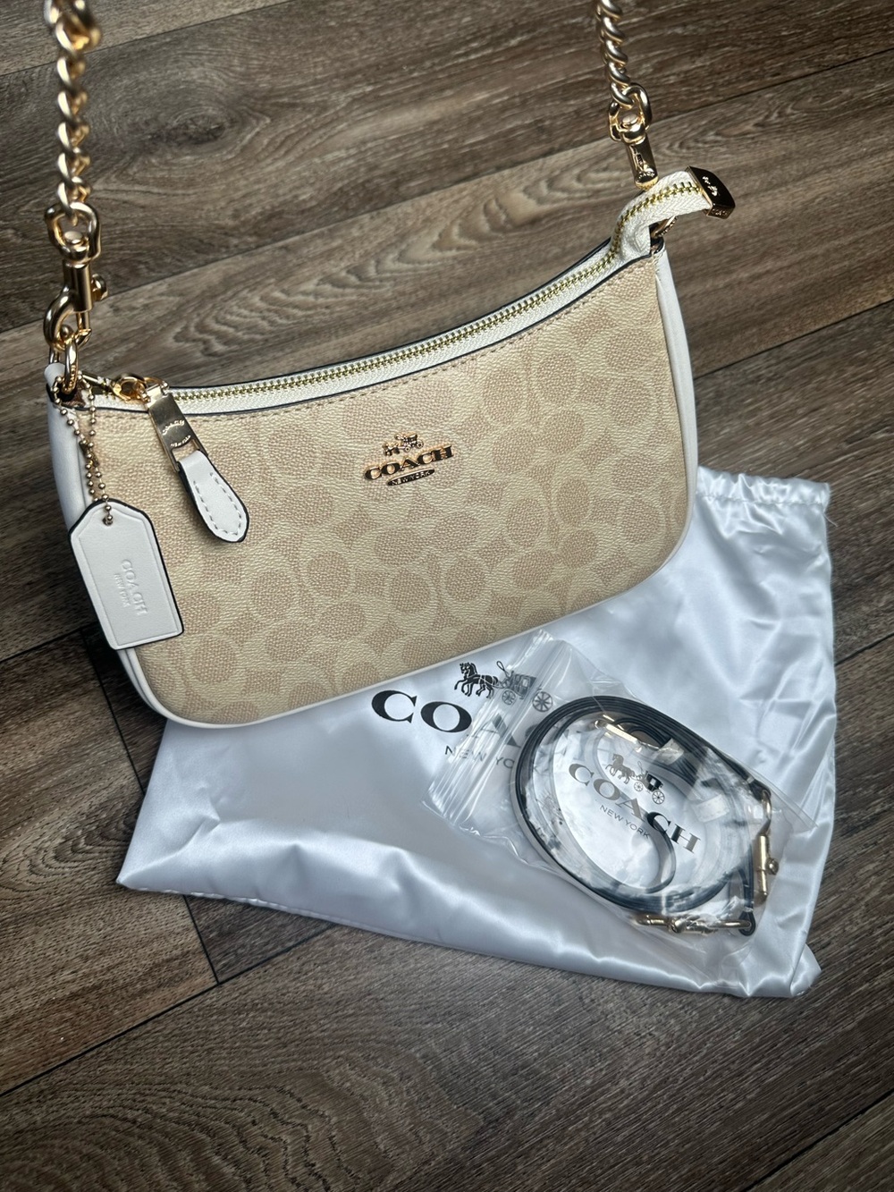 Coach Teri Shoulder Bag Signature Canvas
